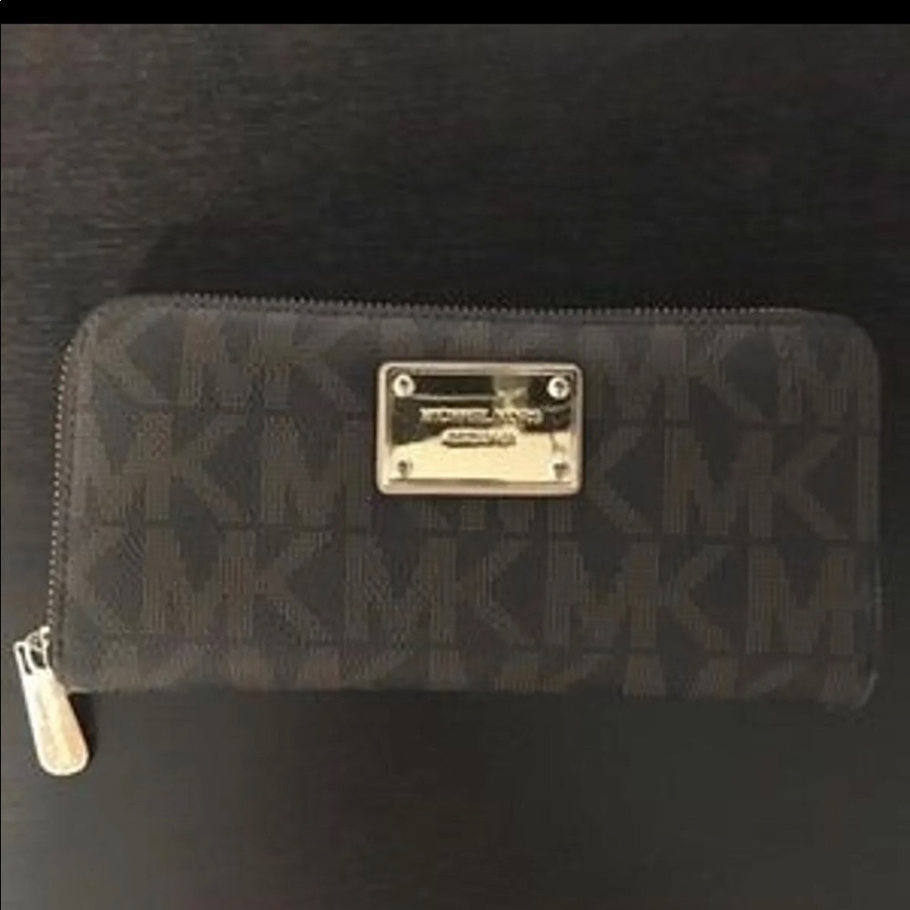 Michael Kors Jet Set Logo Wallet